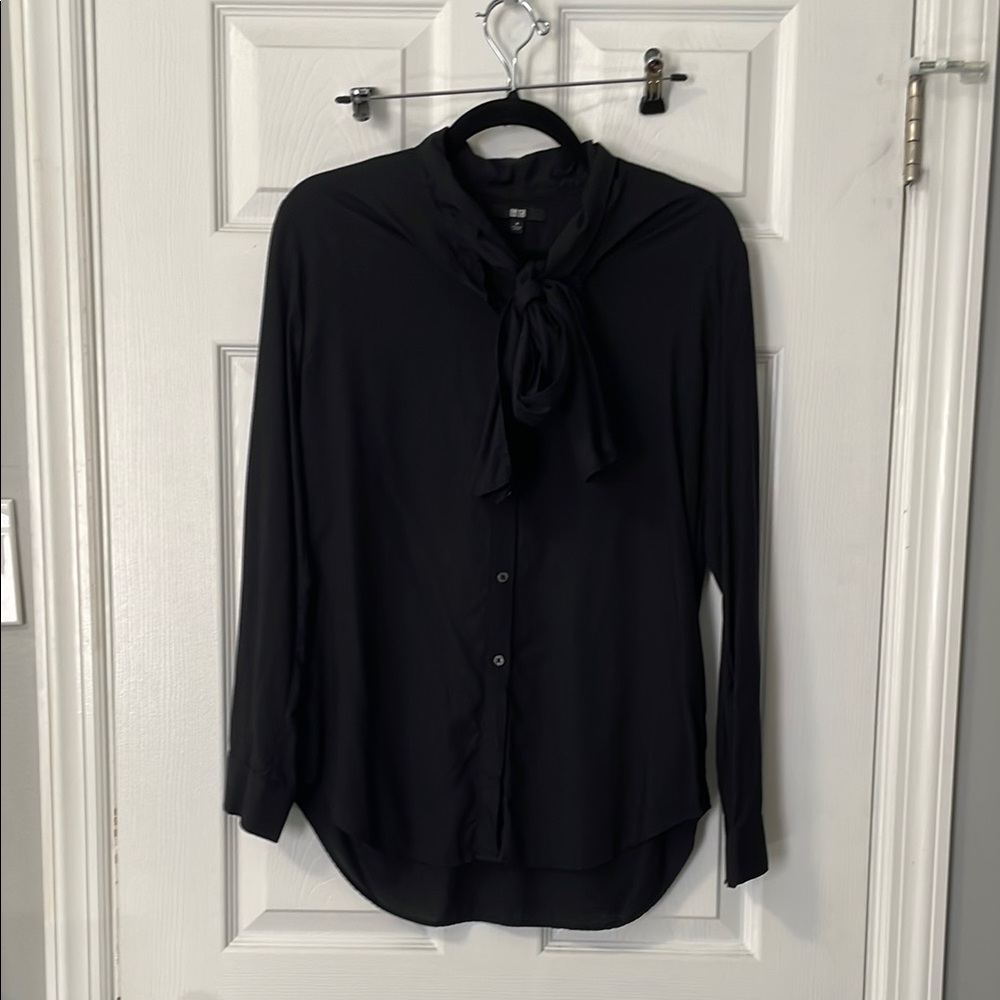 Uniqlo Women's Black Blouse with tie collar